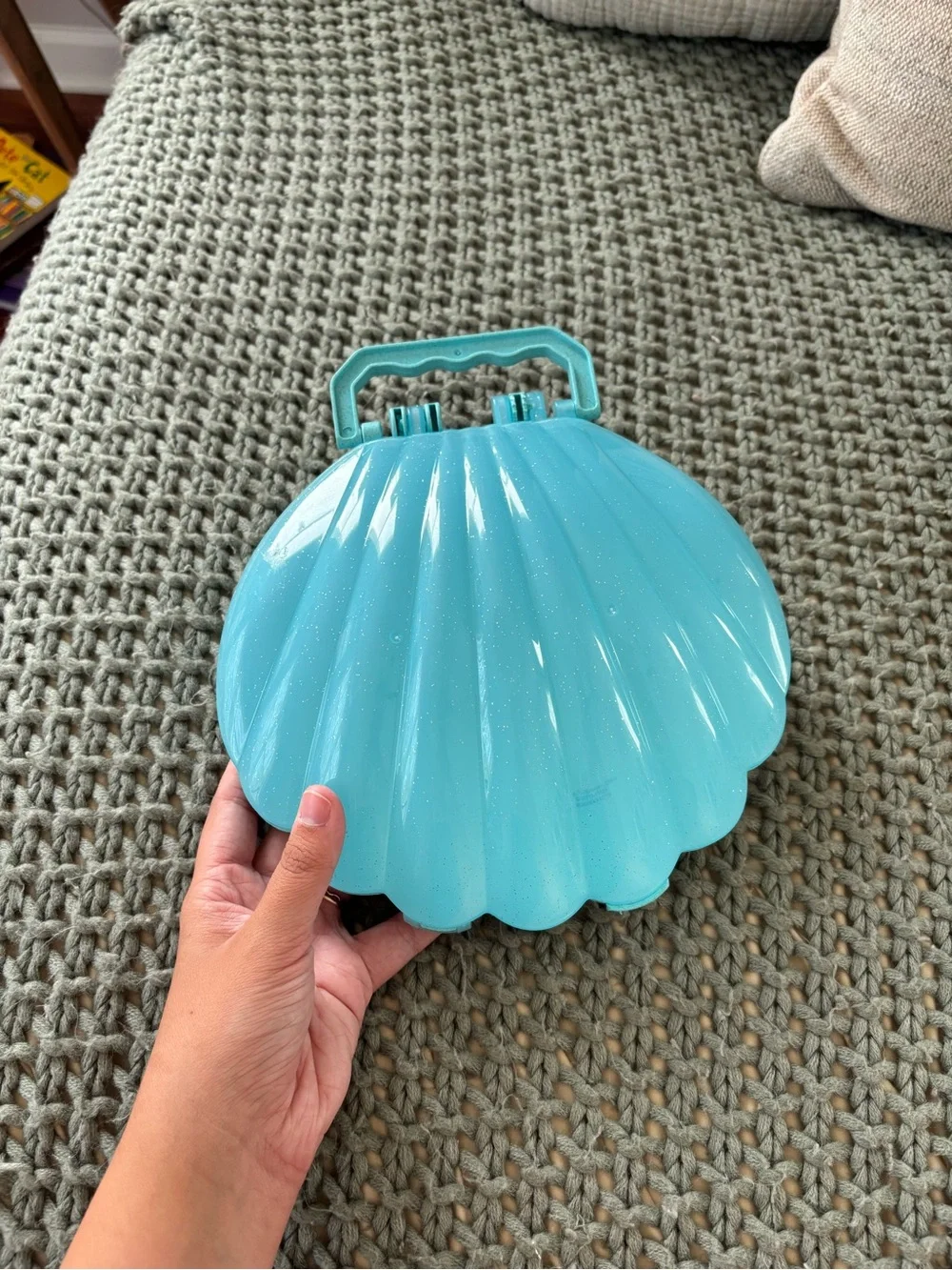 blue seashell carrying case for toddler/girls